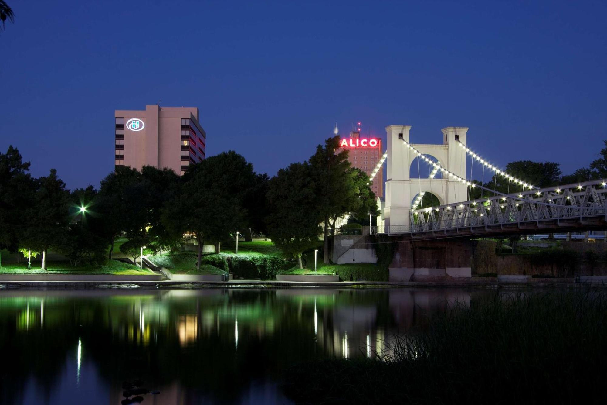 Hilton Waco Hotell Eksteriør bilde